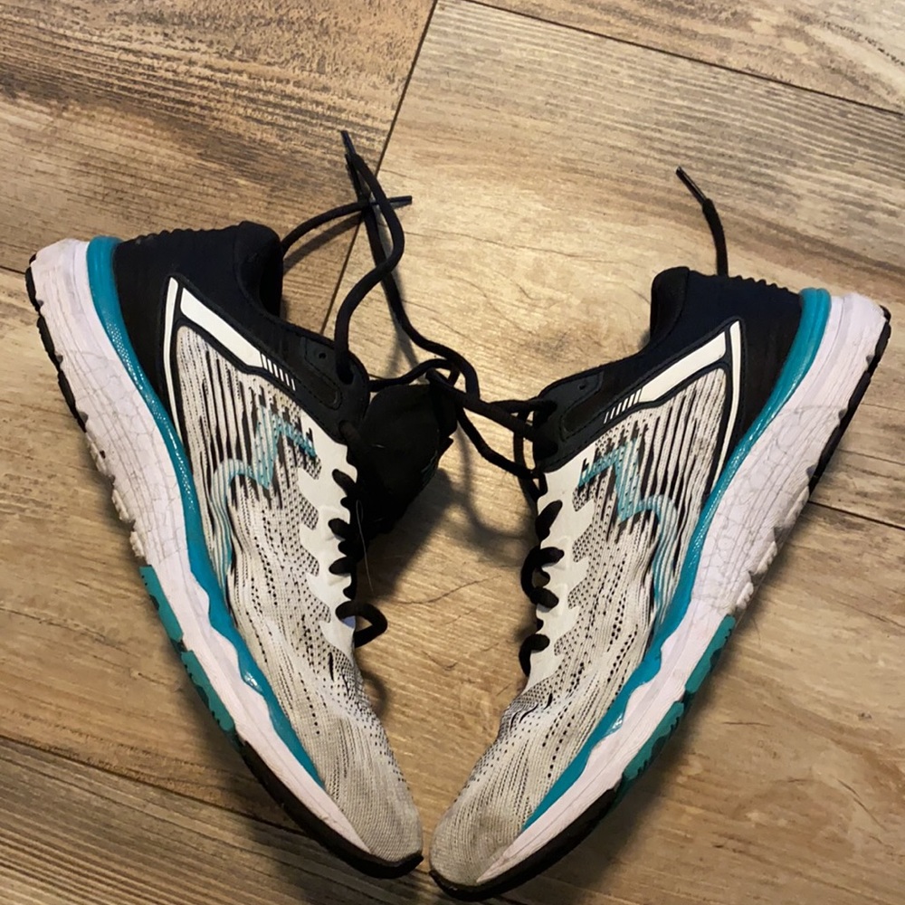 361 Sensation inning shoes with inserts